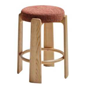 Kave Home Terakotově červená dřevěná barová židle Granite II. 65 cm